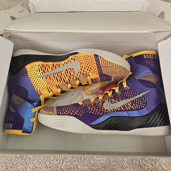 Nike Kobe 9 Elite "Showtime" Lightly Worn 3 Extra Laces Included - Picture 1 of 8